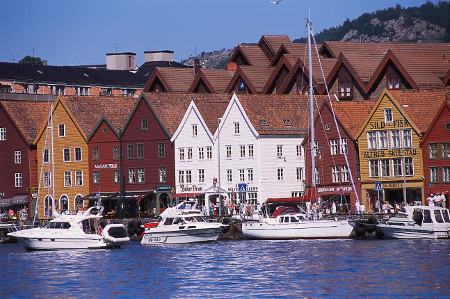 Le case in legno di Bryggen, il quartiere medievale della città norvegese di Bergen