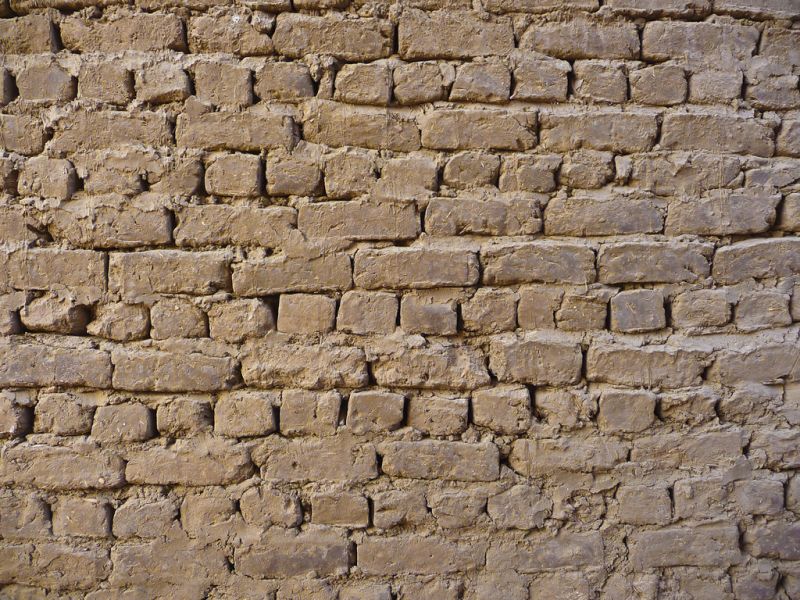 Muro in mattoni di terra cruda