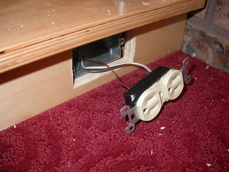 Presa elettrica all'interno di una casa prefabbricata