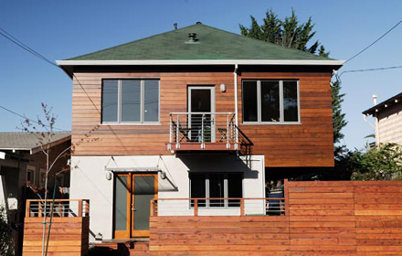 Casa passiva interamente in legno, pareti e finestre con studiata progettazione dell'irraggiamento solare