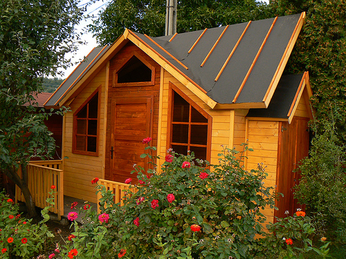 Casetta in legno da giardino per la coltivazione di fiori e piante
