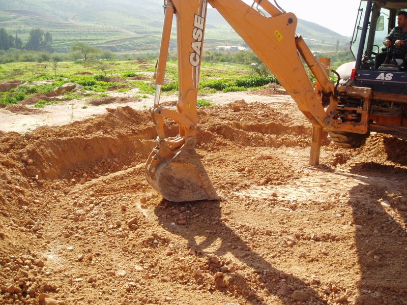 Scavi per la costruzione di un'abitazione prefabbricata