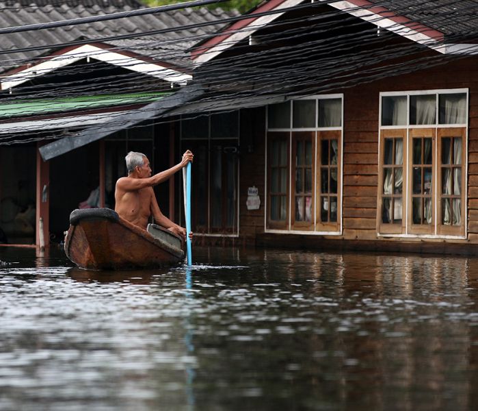 Inondazione catastrofica che ha colpito alcune case in legno