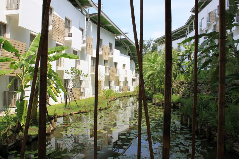Esempio di edificio perfettamente integrato nel contesto naturale circostante