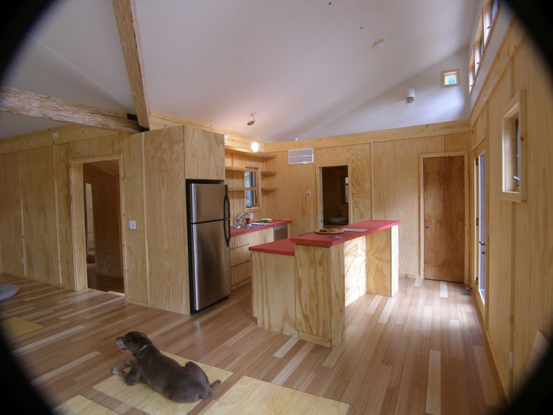 Interno di una casa prefabbricata in legno