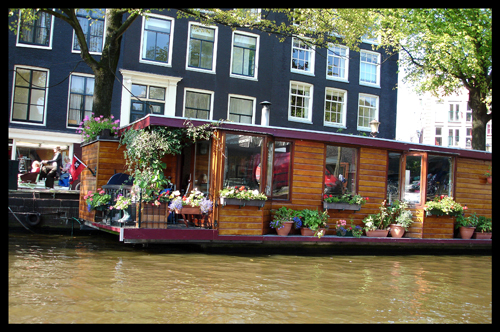 Fascino e suggestione di una house-boat londinese, libertà in centro urbano House-boat a Londra