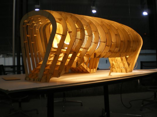 in costruzione lo scheletro della fab lab casa