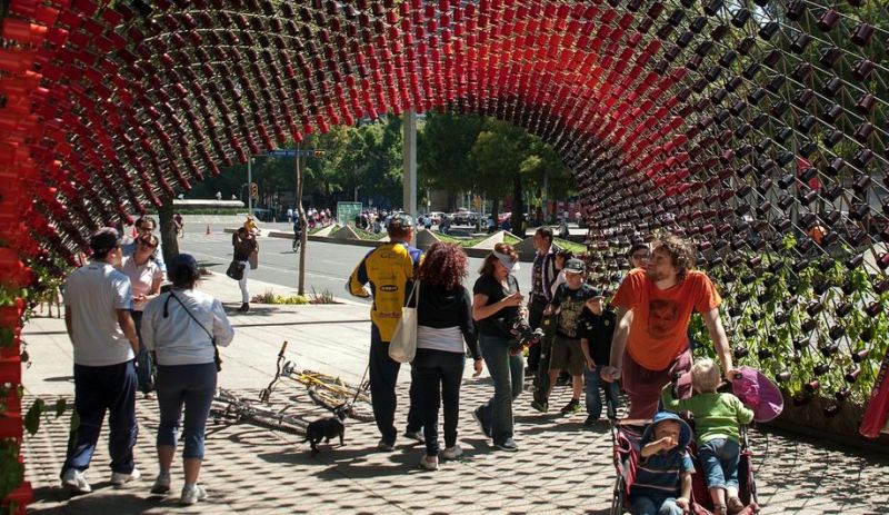 Portale della Consapevolezza con i visitatori