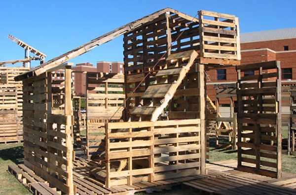 Pallet House_Studio I-Beam Pallet House_Studio I-Beam