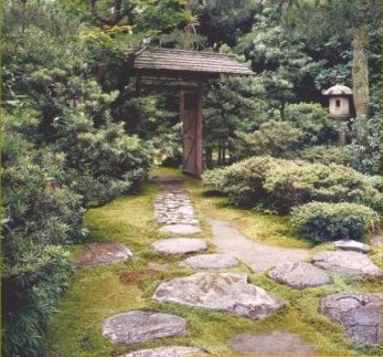 Il sentiero di un giardino del t&egrave;