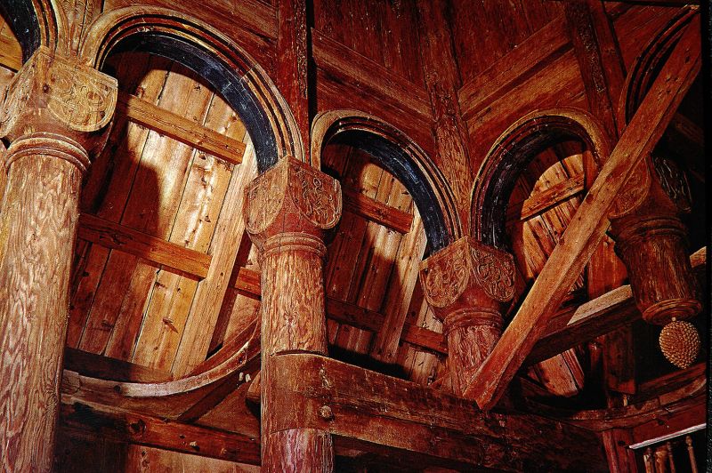 Le colonne lignee della stavkirke di Urnes Le colonne lignee della stavkirke di Urnes