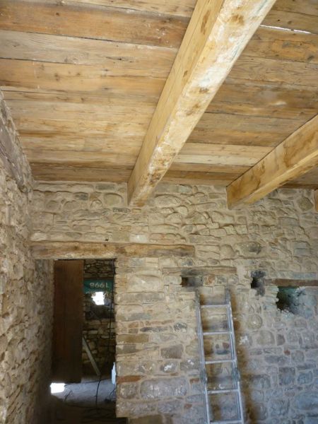 SassoErminia B&b,travi dei solai restaurati