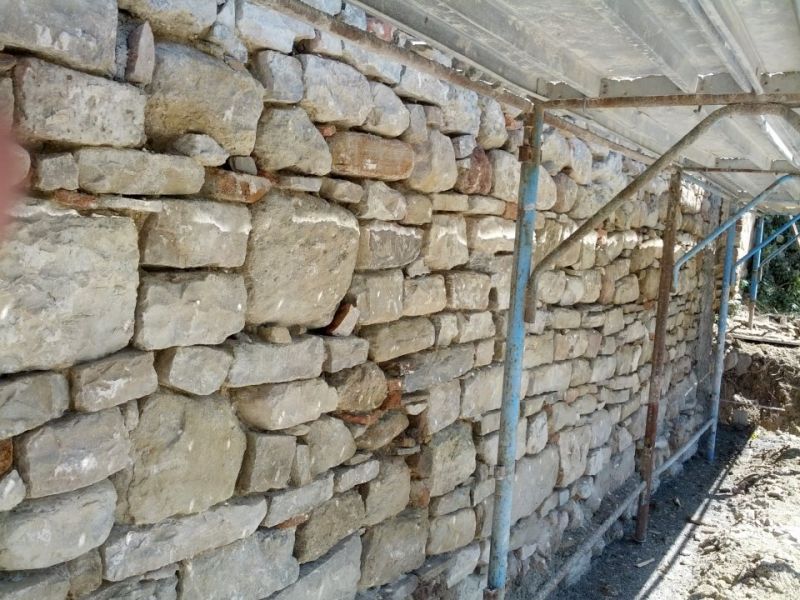 SassoErminia, parete in sasso e pietra 