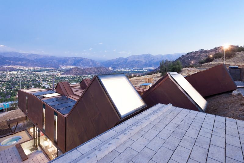 La parte superiore della Caterpillar House