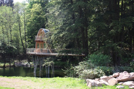 Il ponte terrazza per accedere alla casa