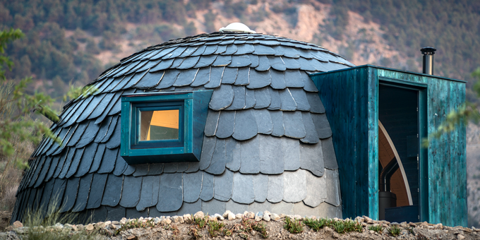 Esterno della casa a forma di igloo