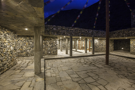 Il chiostro durante la notte