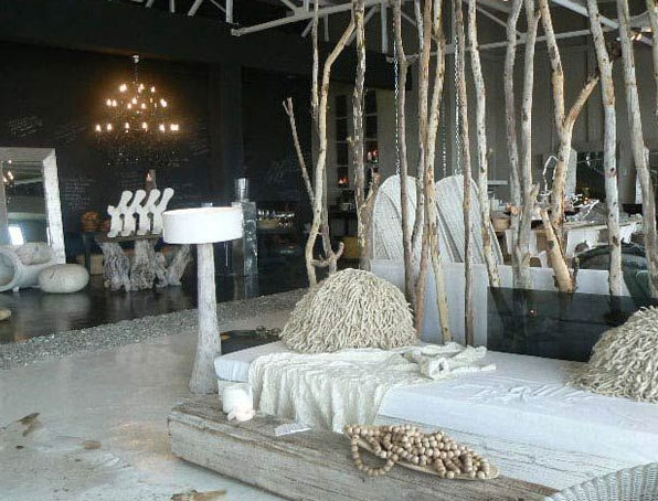 allestimento con materiali recupero