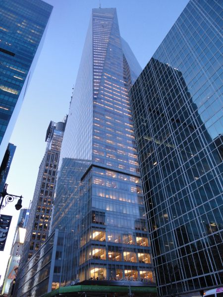 È la prima struttura che ha ottenuto il livello platino nella certificazione LEED, conferendogli il titolo di edificio più efficiente ed ecologico al mondo Il grattacielo della Bank of America