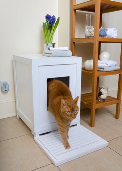 Una lettiera per il gatto travestita da comodino, che farà guadagnare in design al vostro bagno Comodino/lettiera per il gatto