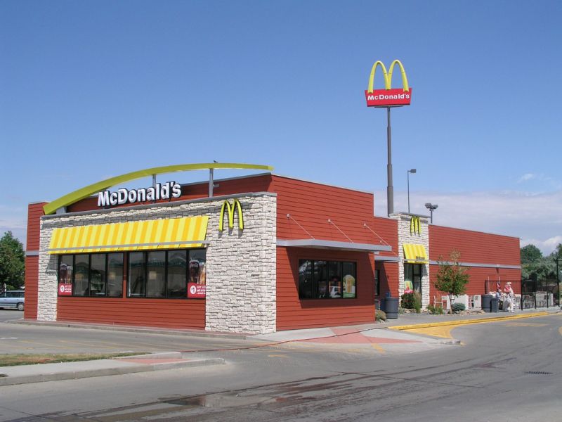 Dal 2009 al 2013 McDonald's ha ridotto del 53% le emissioni di anidride carbonica nei suoi ristoranti in Italia