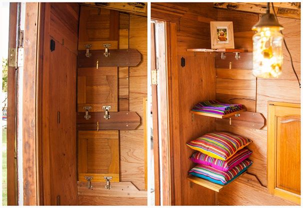 L'interno con le mensole ricavate da legno riciclato