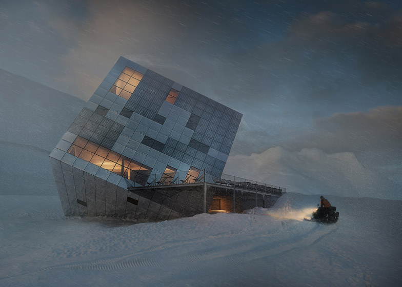 Il rifugio sembra un cubo di ghiaccio arrivato casualmente sulla montagna