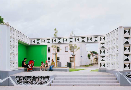 Open Air Library La biblioteca ha panche dove sedersi a leggere