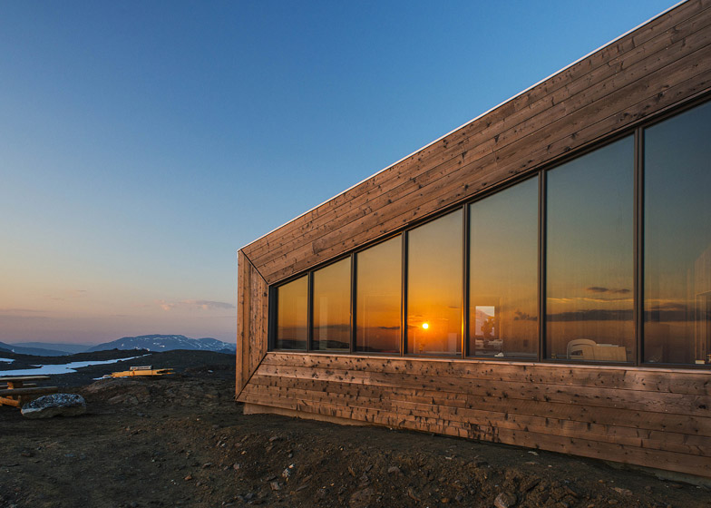 Rabot Tourist Cabin Una delle pareti vetrate