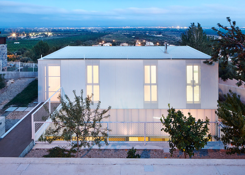 Seasonless House L'esterno della casa