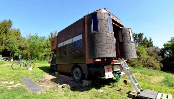 torrette house truck castle
