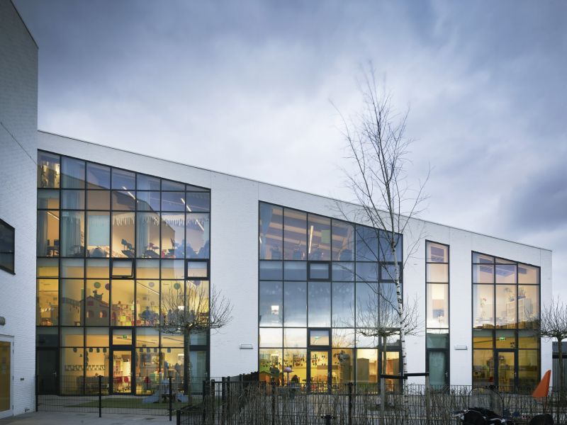 Zoetermeer Green School by seARCH, vista delle vetrate esterne Zoetermeer Green School by seARCH, vista delle vetrate esterne